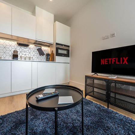 Cozy Apartments - Free Wifi And Parking Onsite Feltham 외부 사진