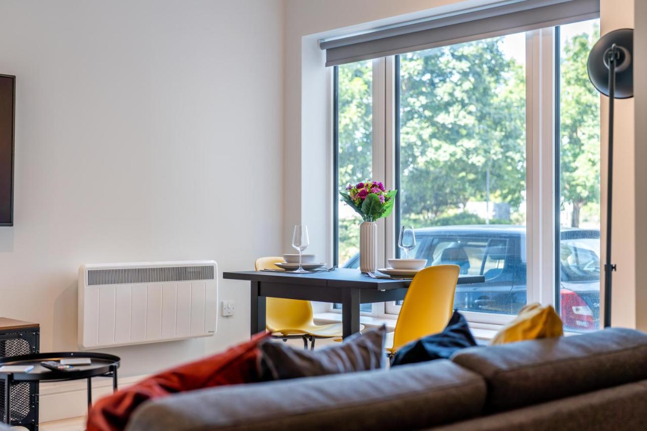 Cozy Apartments - Free Wifi And Parking Onsite Feltham 외부 사진