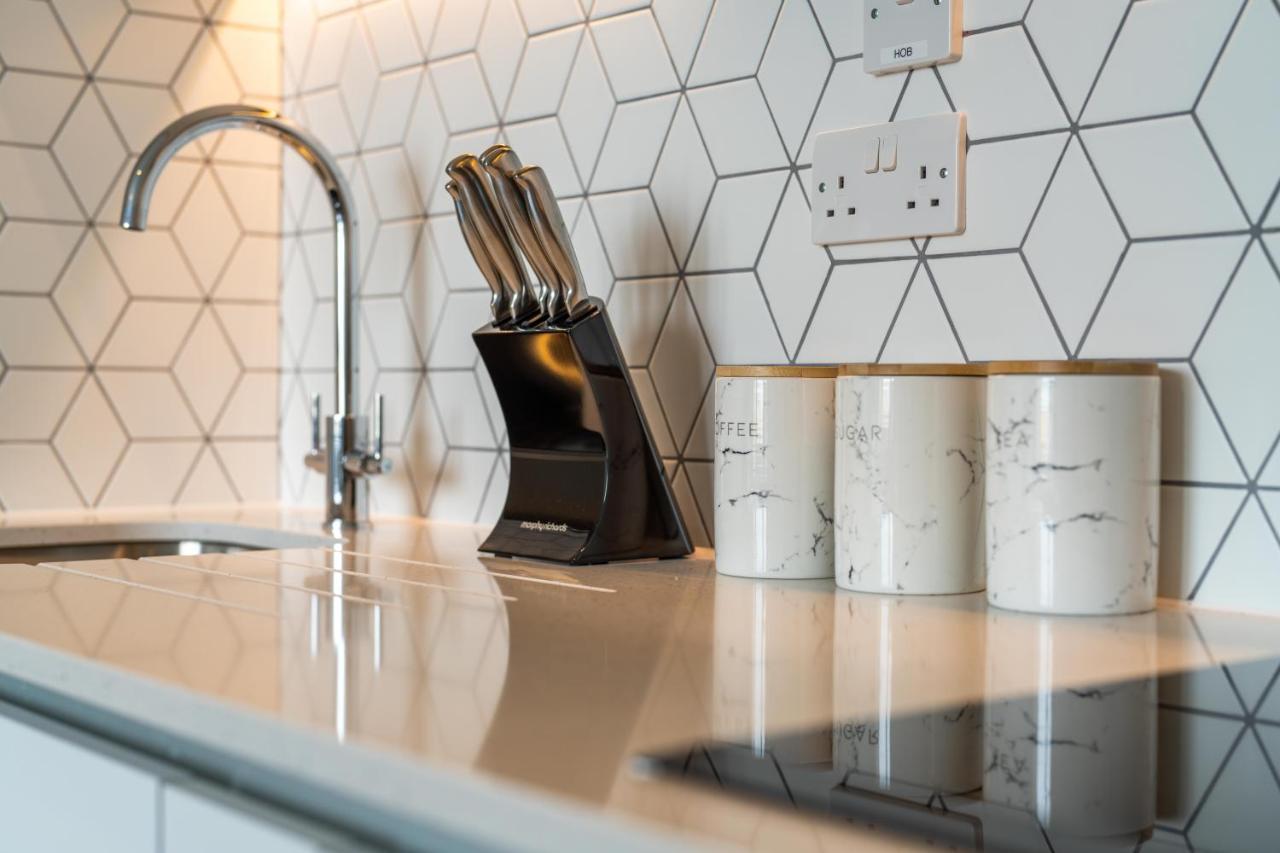 Cozy Apartments - Free Wifi And Parking Onsite Feltham 외부 사진