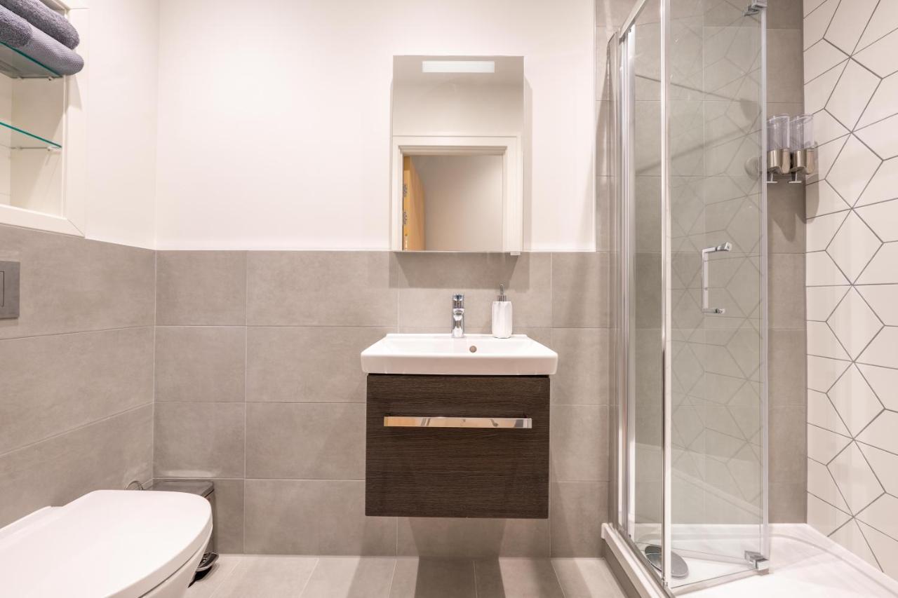 Cozy Apartments - Free Wifi And Parking Onsite Feltham 외부 사진