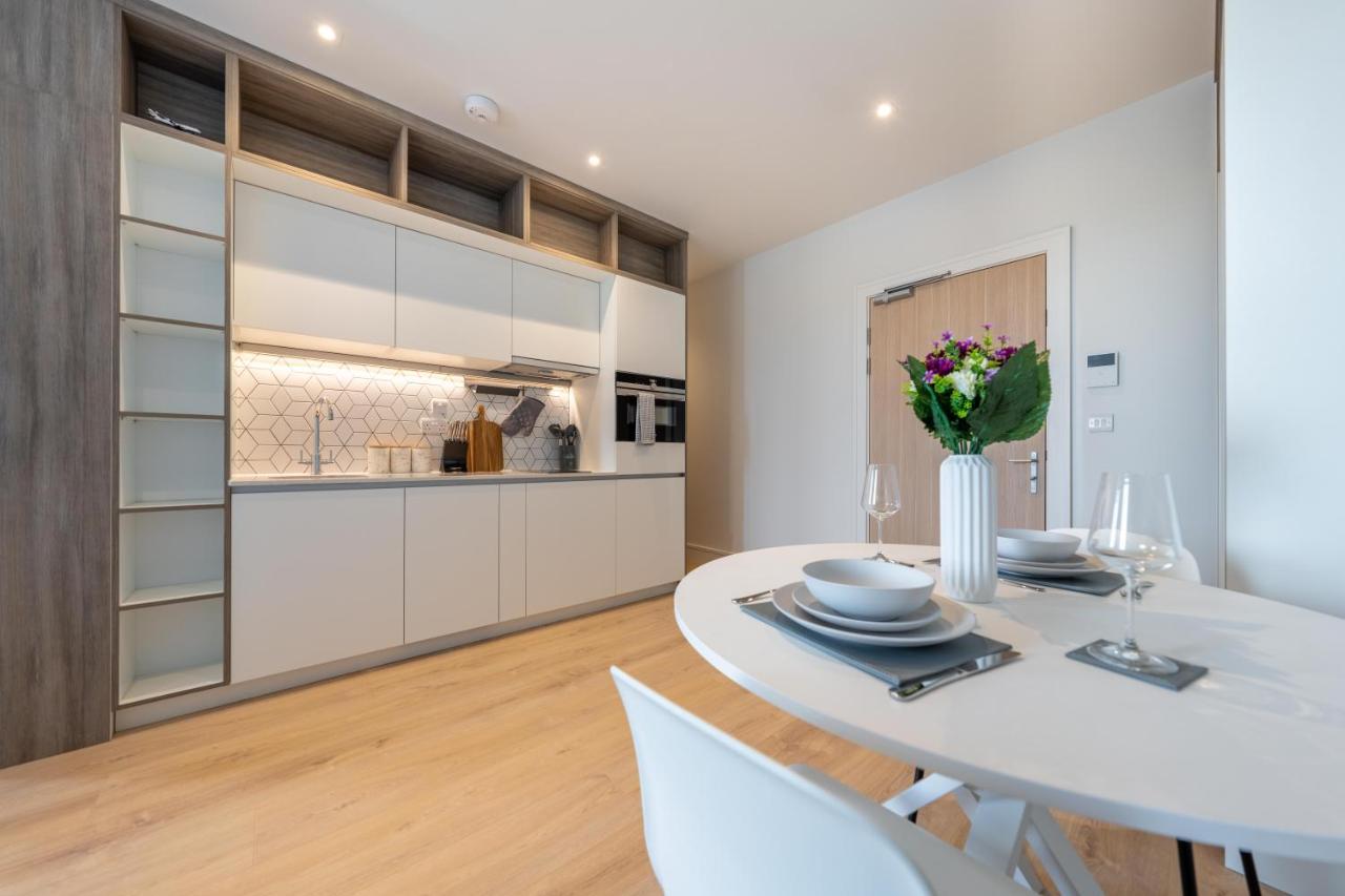 Cozy Apartments - Free Wifi And Parking Onsite Feltham 외부 사진