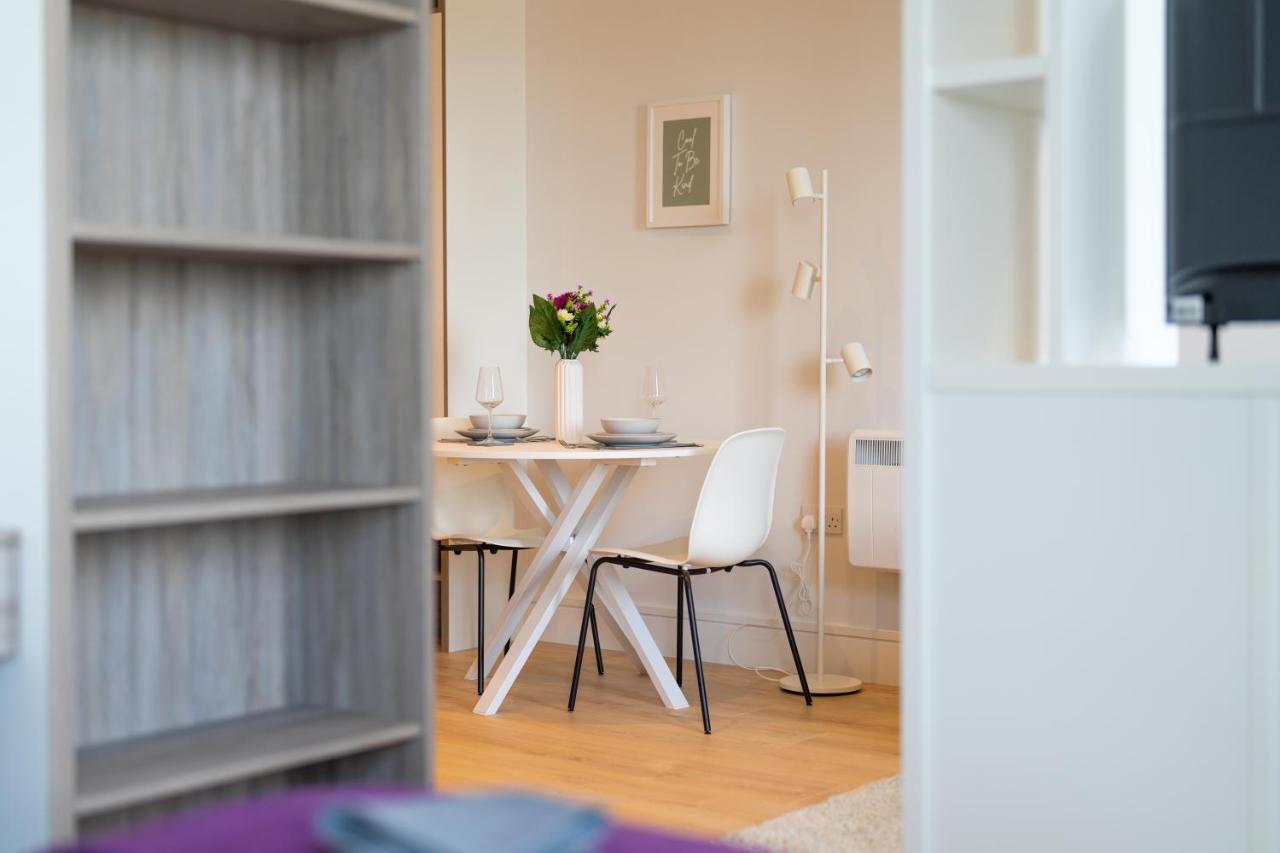 Cozy Apartments - Free Wifi And Parking Onsite Feltham 외부 사진